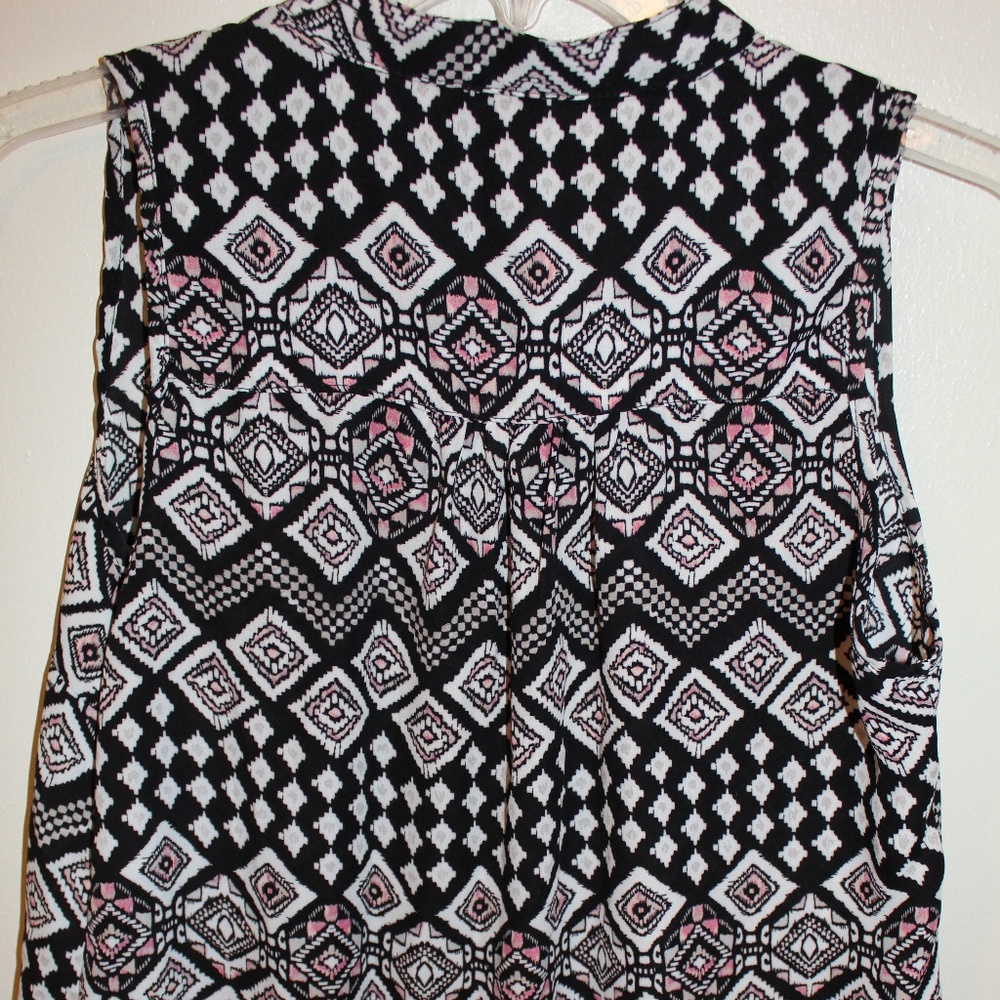 Aztec Print Top - Picture 2 of 3